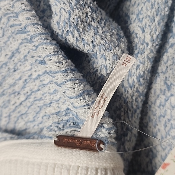 NWT! Free People Blue and White Sweater Size Medium - Picture 6 of 7